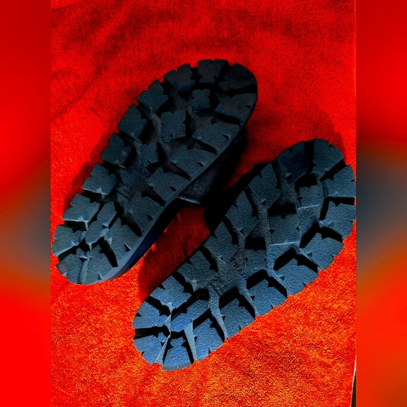 Prada Milano Mens Slides size 8 runs like a 9 - Picture 3 of 3